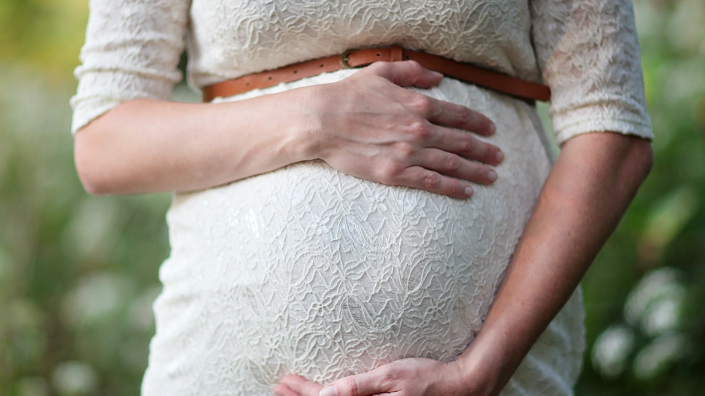 How to Choose Formal Maternity Dresses