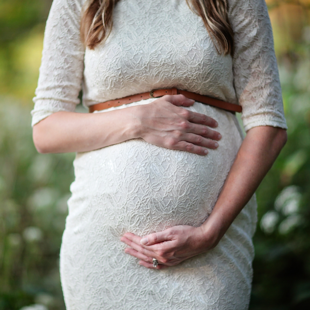 How to Choose Formal Maternity Dresses