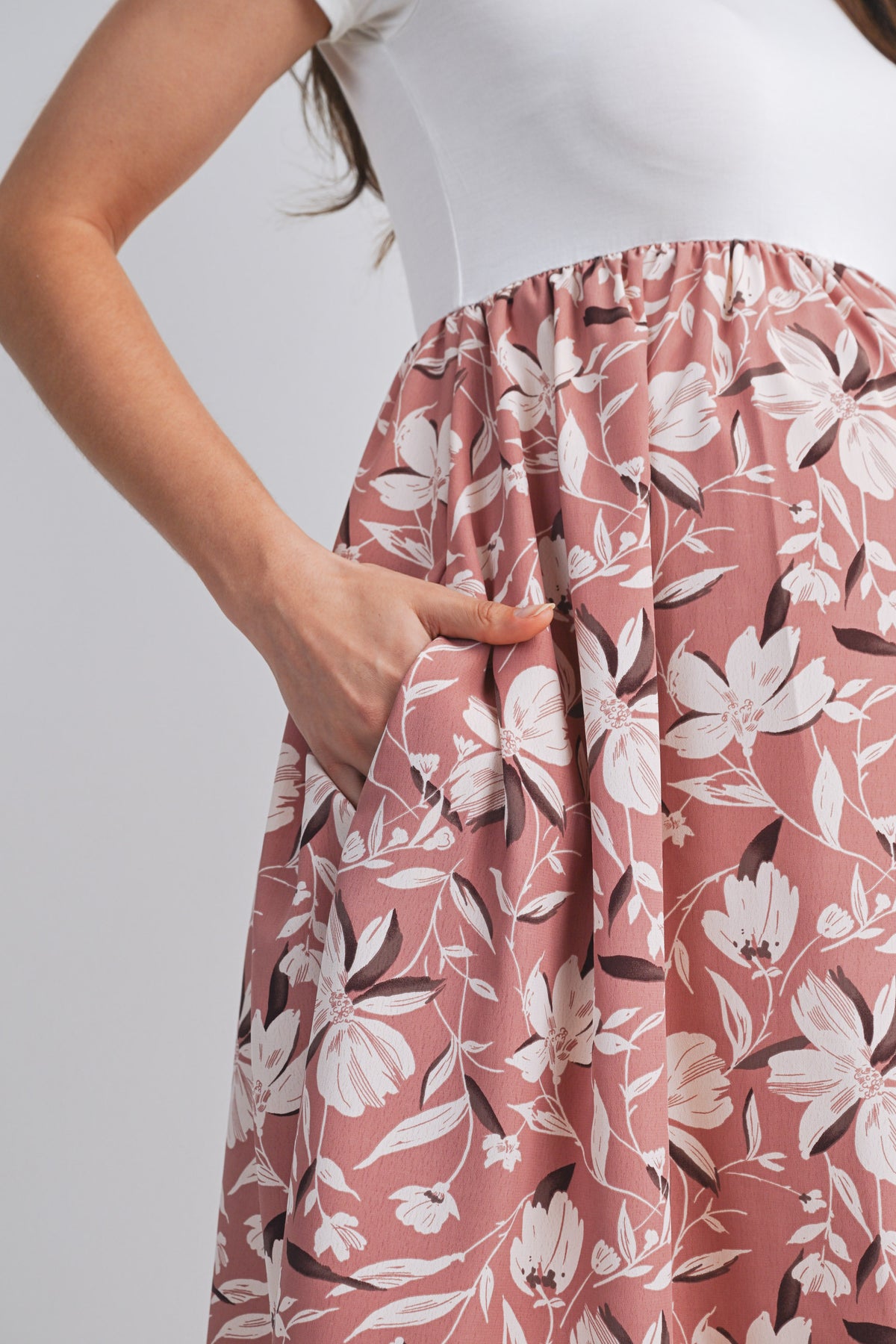 Floral Short Sleeve Scoop Neck Maternity Dress with Pockets Close Up