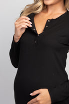 Maternity nursing dress with functional snap front in black – nursing detail